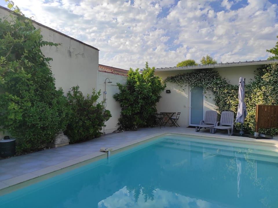 Patio, Pool view, Swimming pool, sunbed