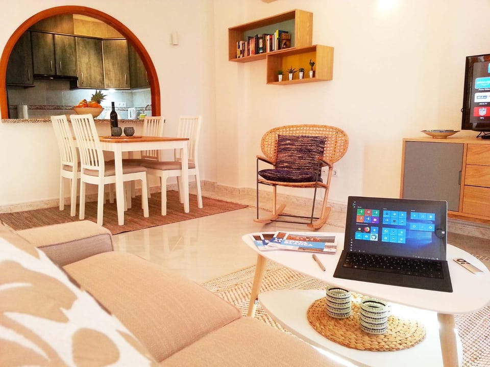 TV and multimedia, Kitchen or kitchenette, Living room, Dining area