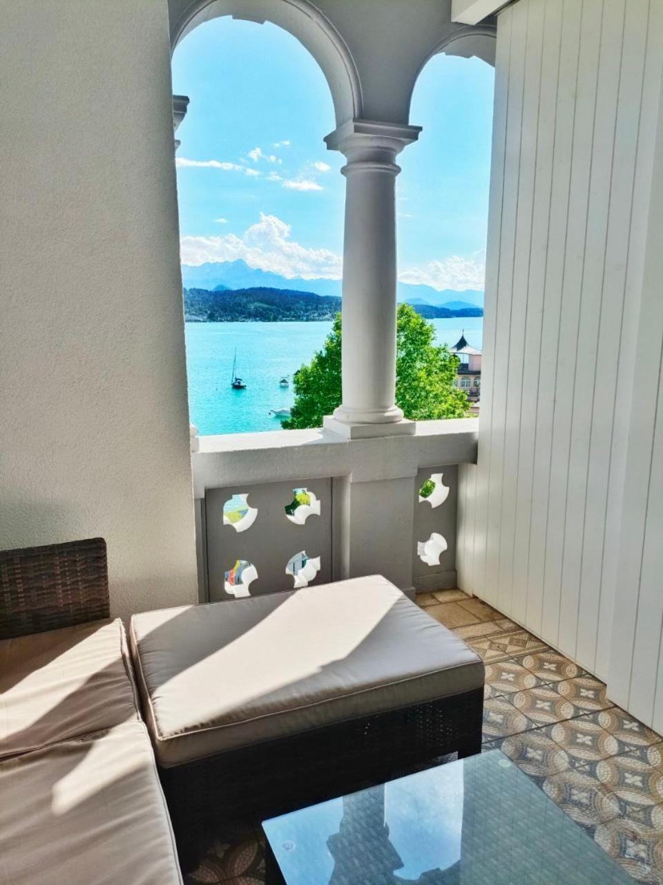 Natural landscape, View (from property/room), Balcony/Terrace, Seating area, Lake view, Mountain view