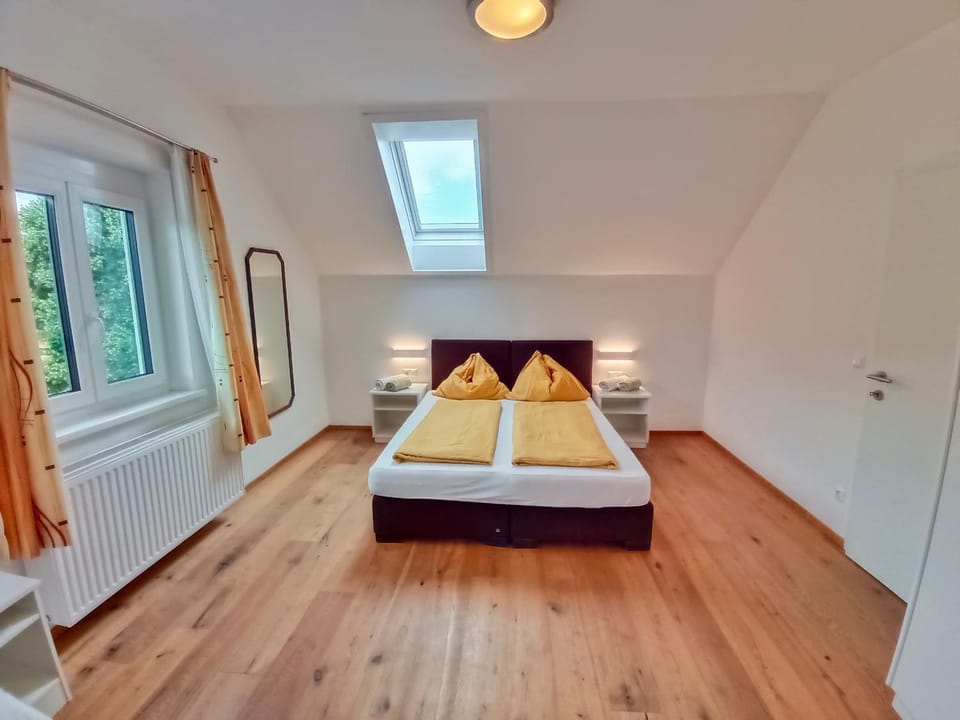 Bed, TV and multimedia, towels, wardrobe