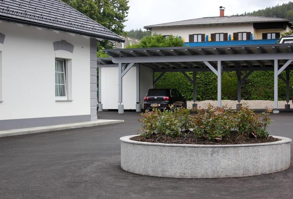 Property building, Patio, Day, Other, Parking