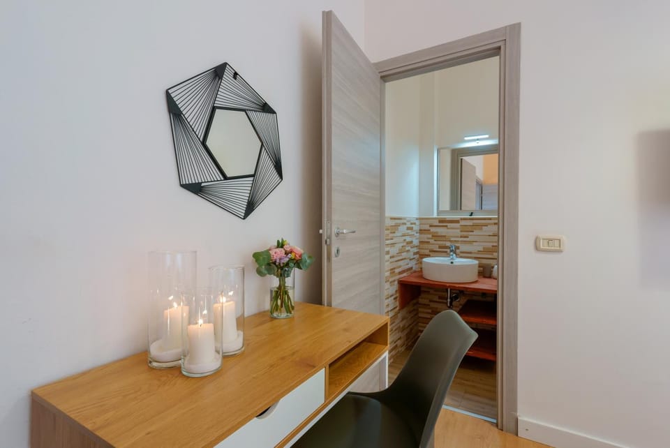 Bed, TV and multimedia, Balcony/Terrace, Bedroom, wardrobe, air conditioner