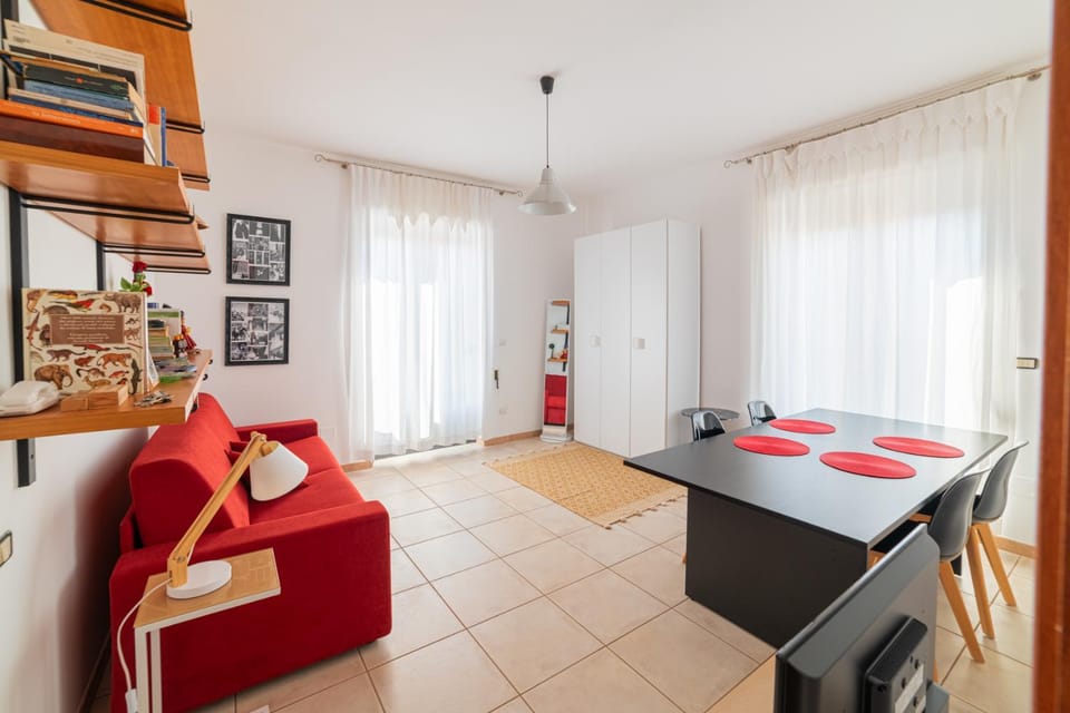 Bed, Living room, Photo of the whole room, Dining area, Bedroom