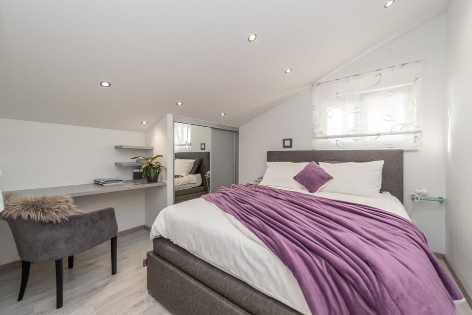 Bed, Bedroom