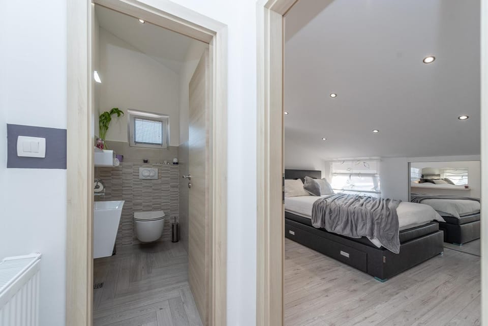Toilet, Bedroom