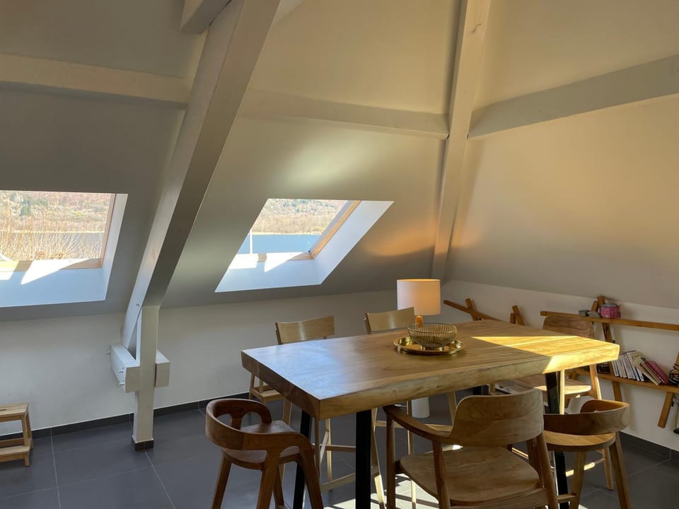 Appartement pieds dans l'eau Apartment in Doussard