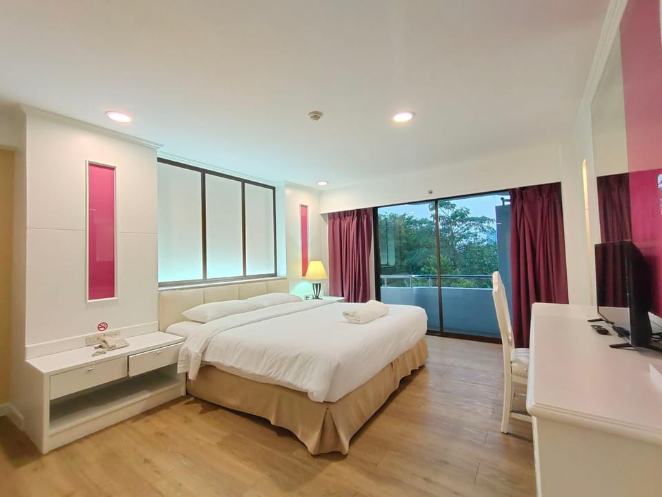 Ebina House - SHA Extra Plus Hotel in Bangkok