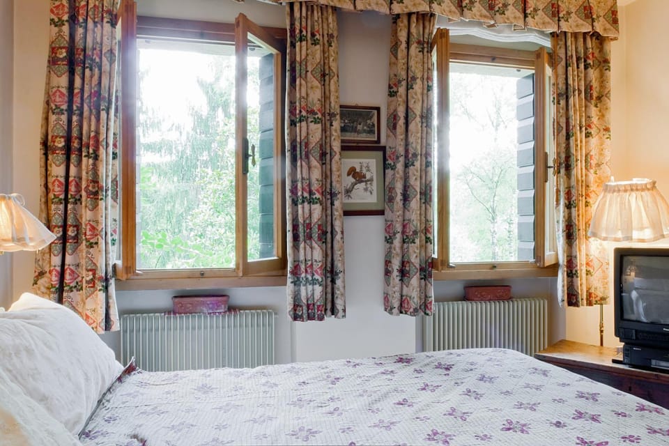 Photo of the whole room, Decorative detail, Bedroom