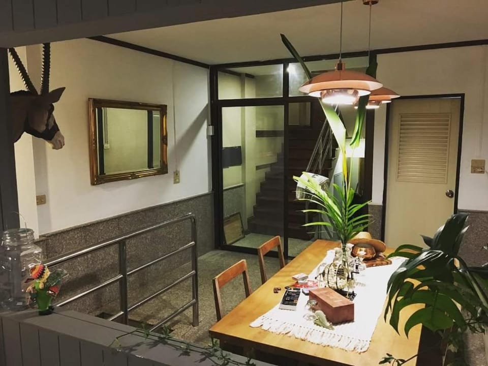 TANA CASA 12 Large Sathorn 6BR Townhome with Parking House in Bangkok