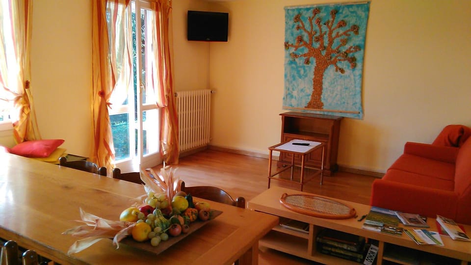 Communal lounge/ TV room