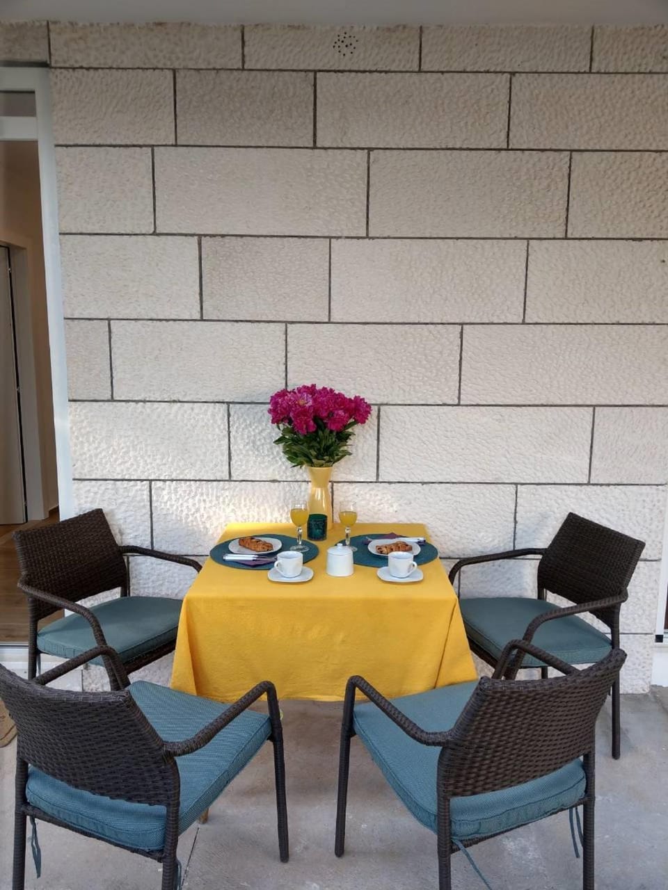 Balcony/Terrace, Food and drinks, Seating area
