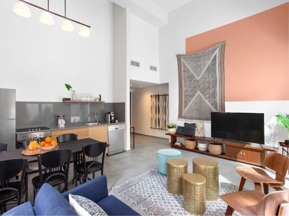 TV and multimedia, Kitchen or kitchenette, Living room, Seating area, Dining area, minibar, oven, pet friendly, stove