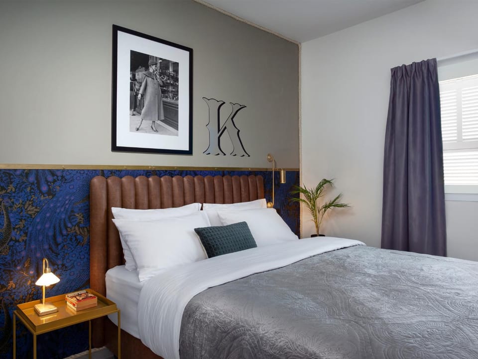 Bedroom, bunk bed