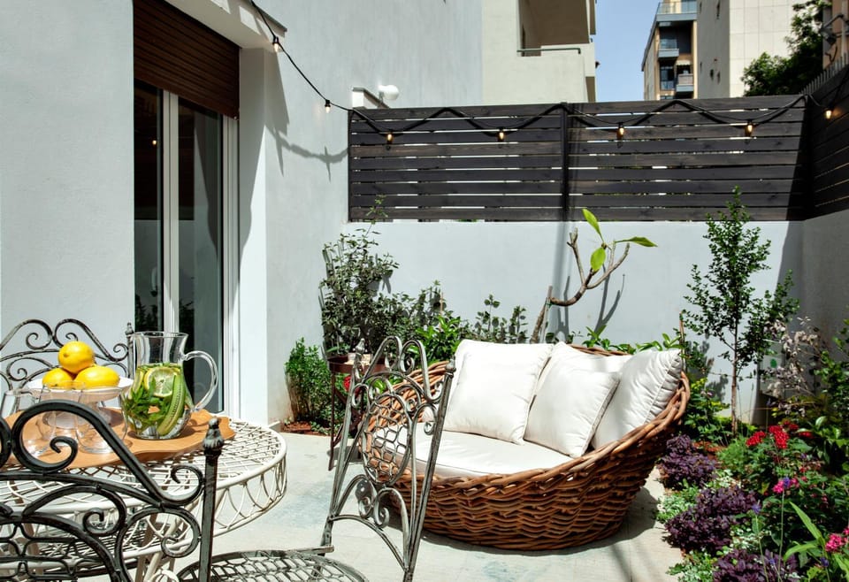 Garden, Seating area