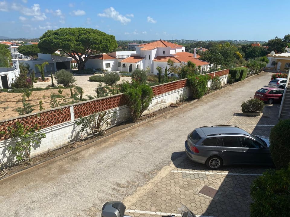 Neighbourhood, Parking