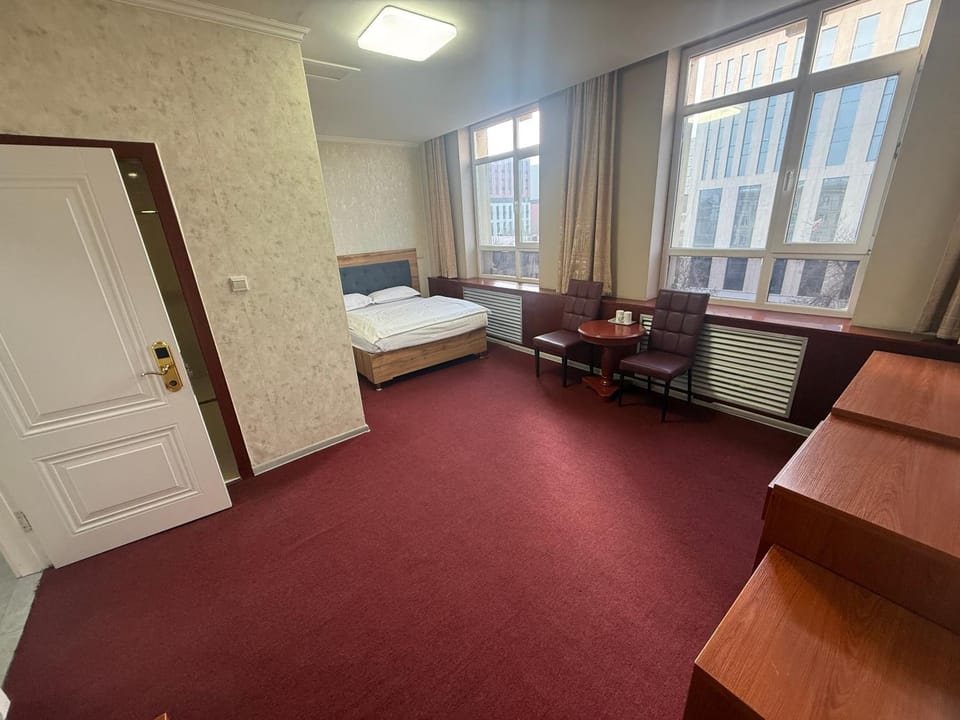 Bed, Living room, Photo of the whole room, Bedroom
