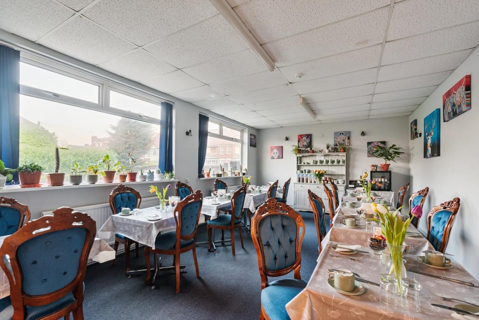 Restaurant/places to eat, Food and drinks