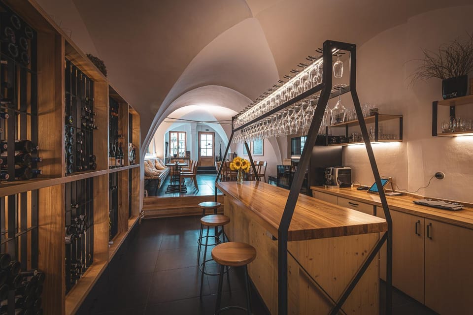 Restaurant/places to eat, Lounge or bar, Seating area