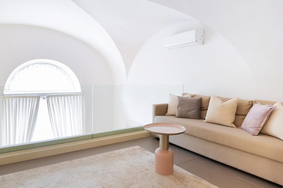 Living room, Seating area, air conditioner