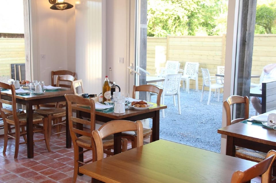 Auberge du Vieux Tour Bed and Breakfast in Normandy