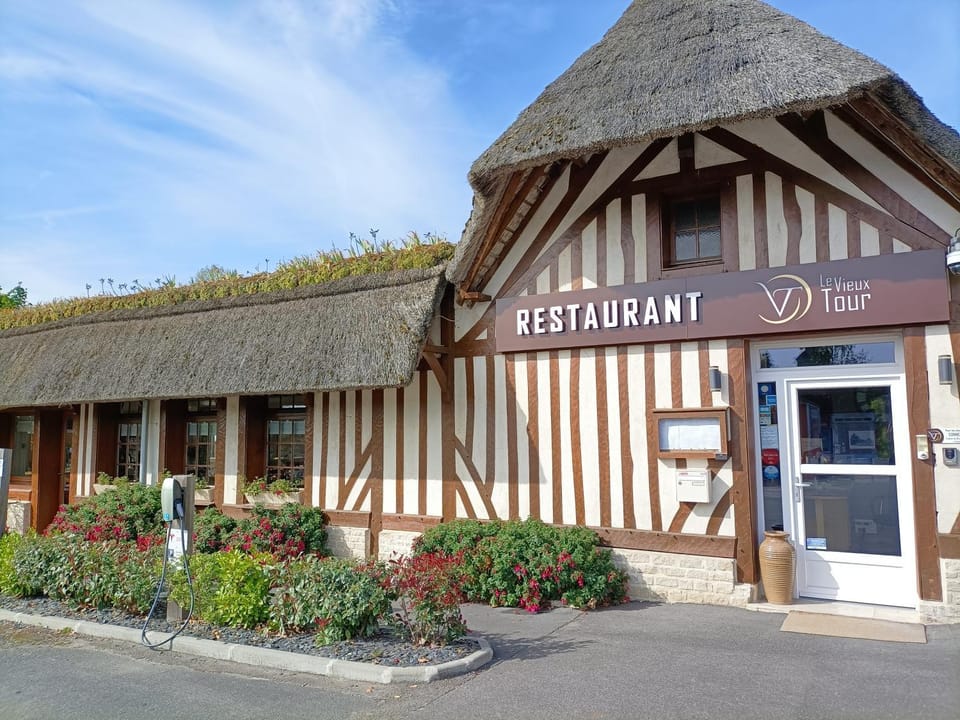Auberge du Vieux Tour Bed and Breakfast in Normandy