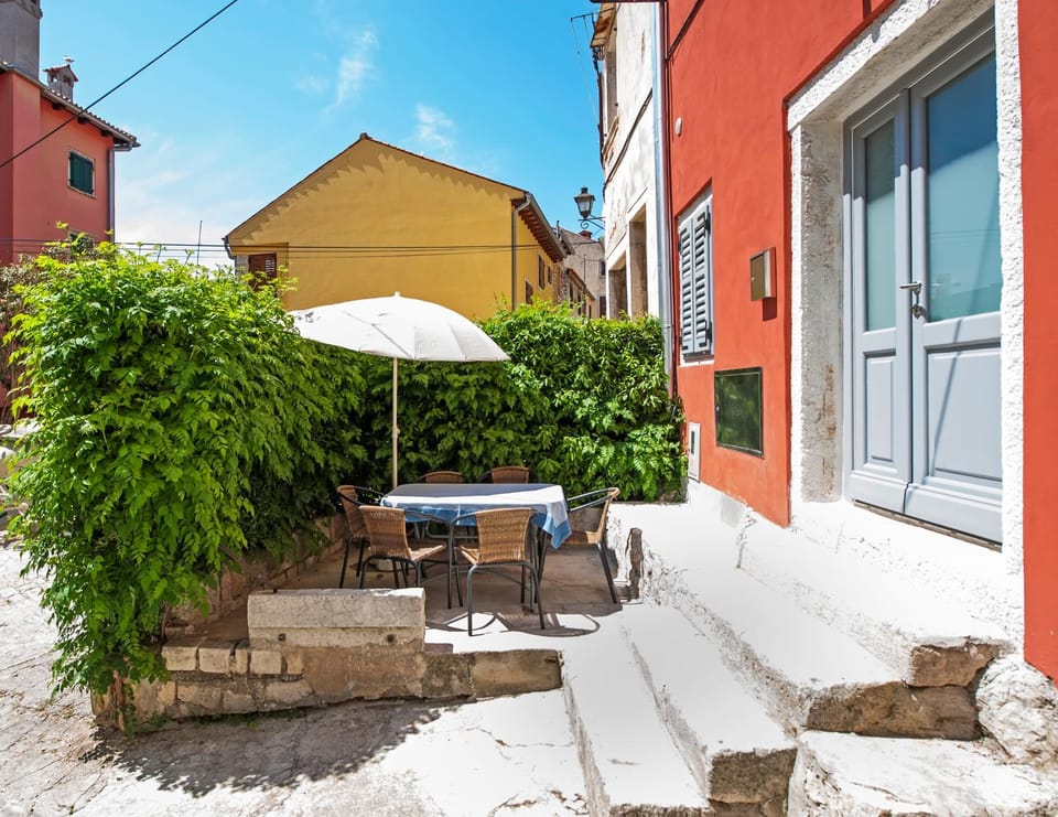 Property building, Patio, Dining area