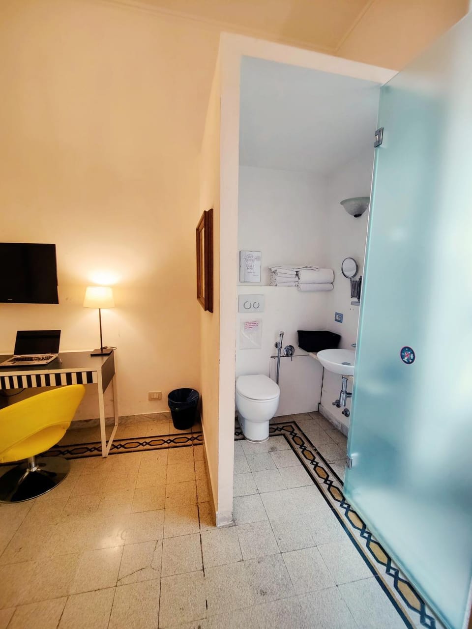 Toilet, Bathroom, TV and multimedia