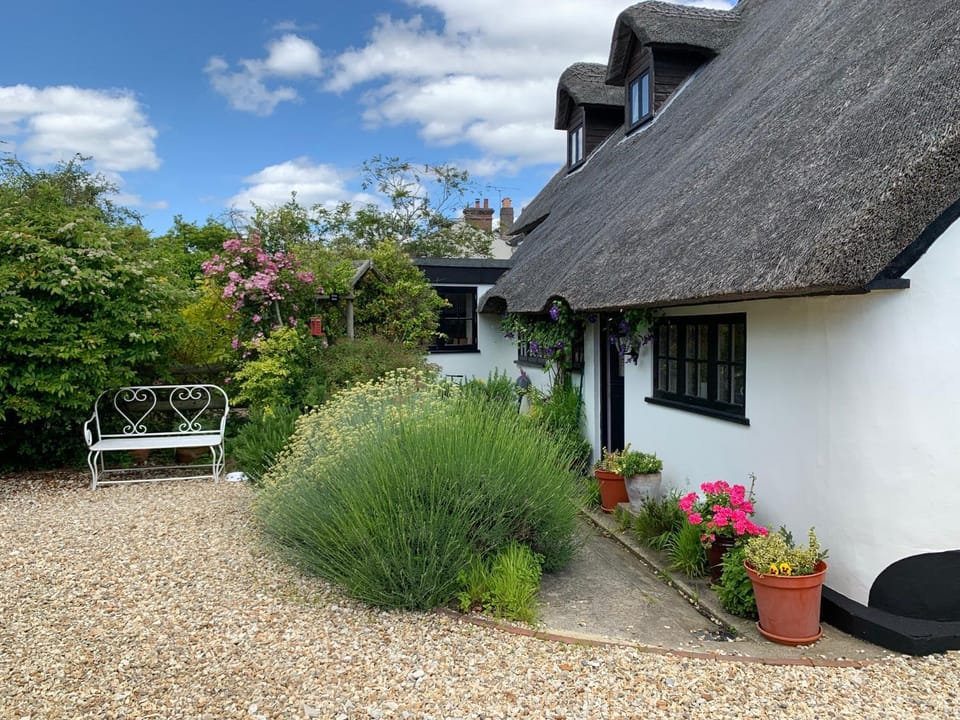 The Cottage Studio Bed and Breakfast in Wool