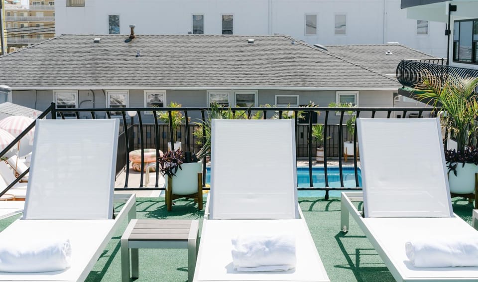 Balcony/Terrace, sunbed