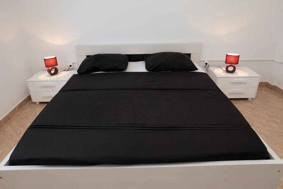 Bed, Day, Bedroom