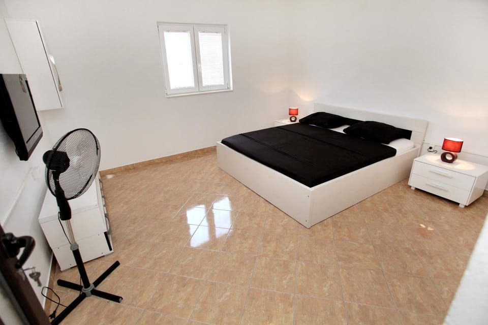 Bed, Day, Bedroom