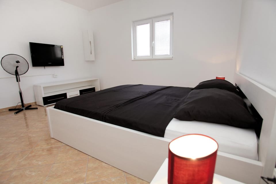 Bed, Day, Bedroom