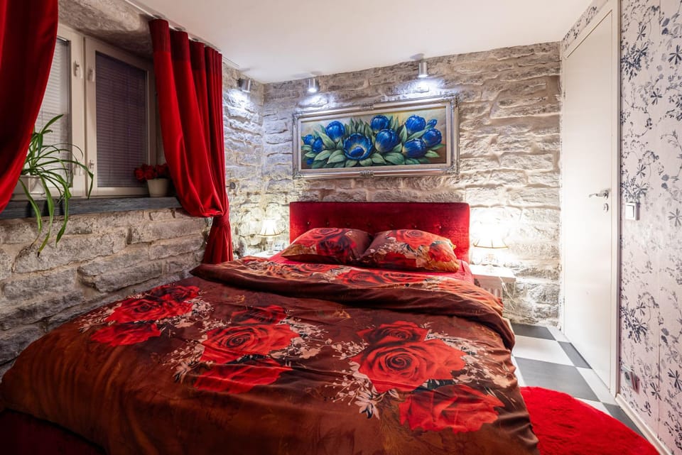 Bed, Bedroom