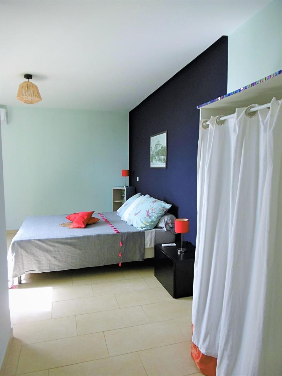Bed, Photo of the whole room, Bedroom