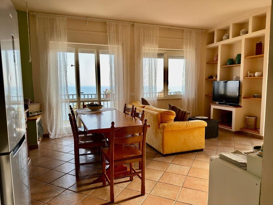 TV and multimedia, Living room, Seating area, Dining area, Evening entertainment
