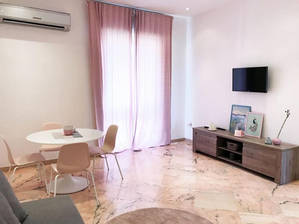 Living room, Seating area, Dining area