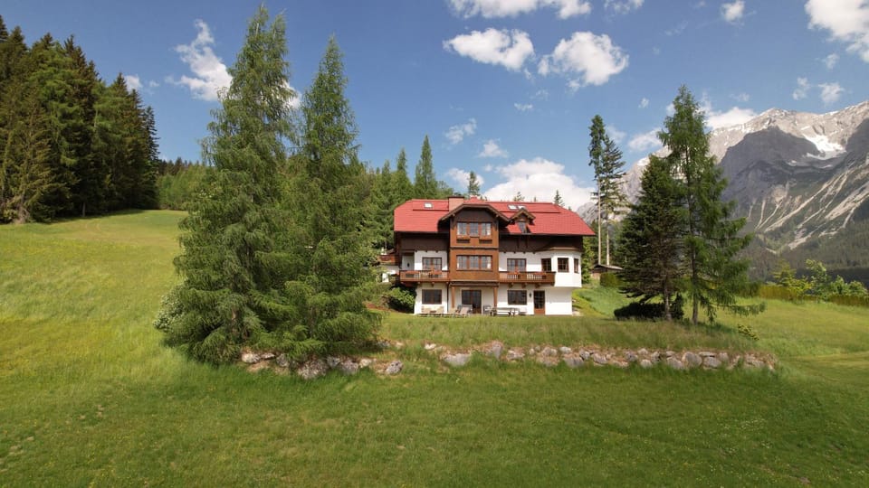 Property building, Mountain view, Location