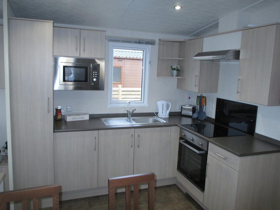 Kitchen or kitchenette, Communal kitchen