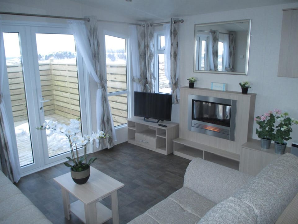 Communal lounge/ TV room, TV and multimedia, Living room, Seating area