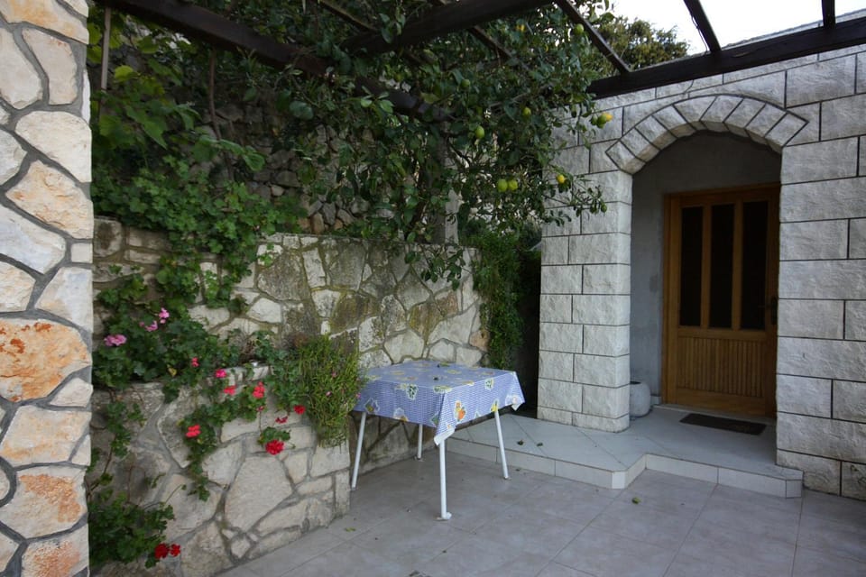 Location, children, Family