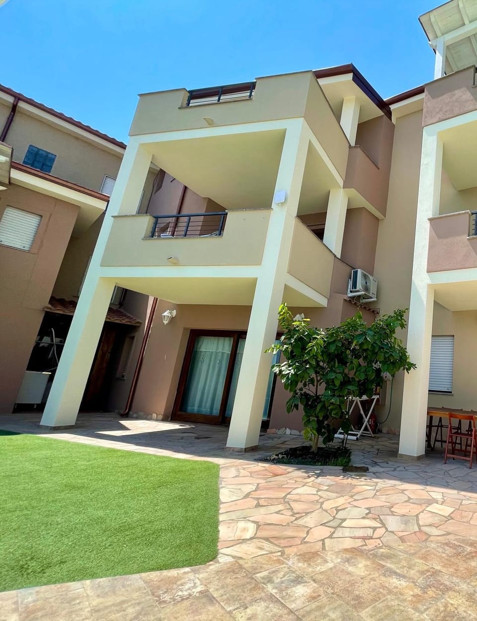 Property building, Balcony/Terrace
