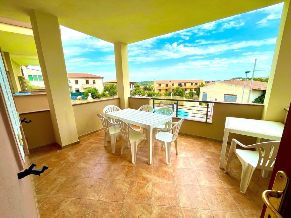 View (from property/room), Balcony/Terrace, Dining area, Pool view