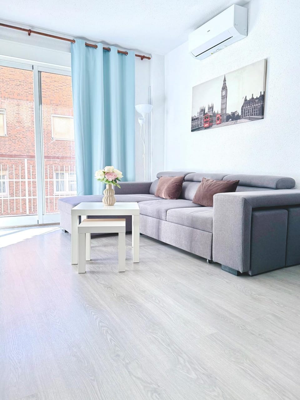 Living room, air conditioner