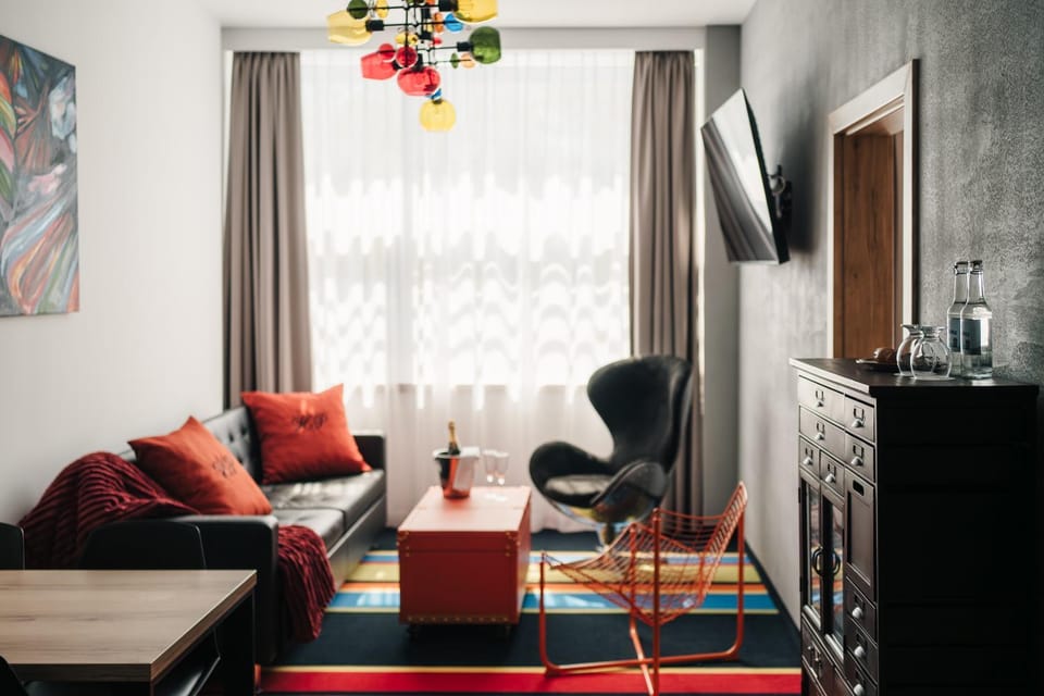 Communal lounge/ TV room, TV and multimedia, Living room, Seating area