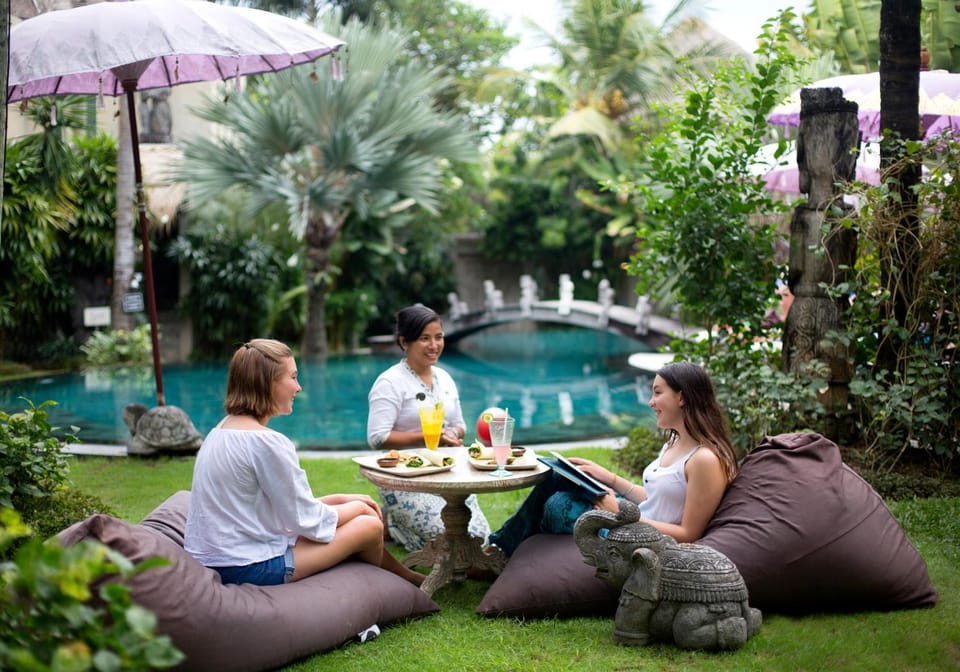Restaurant/places to eat, Natural landscape, Garden, Garden view