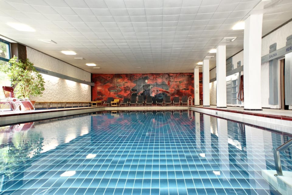 Swimming pool, Swimming pool
