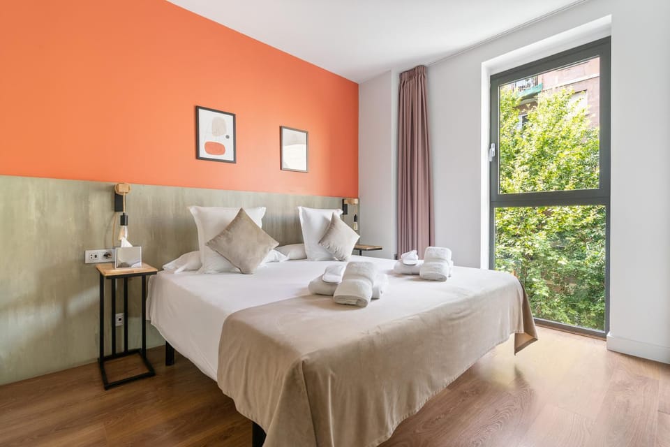 Photo of the whole room, Bedroom