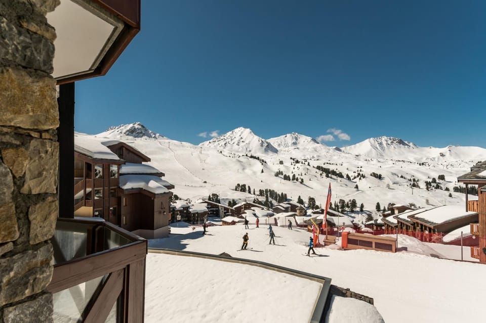 Property building, Nearby landmark, Day, Natural landscape, Winter, Skiing, View (from property/room), Mountain view, Entertainment
