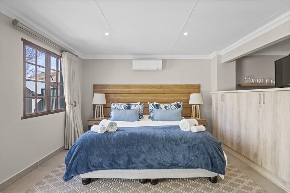 Bed, Photo of the whole room, Bedroom, towels, air conditioner