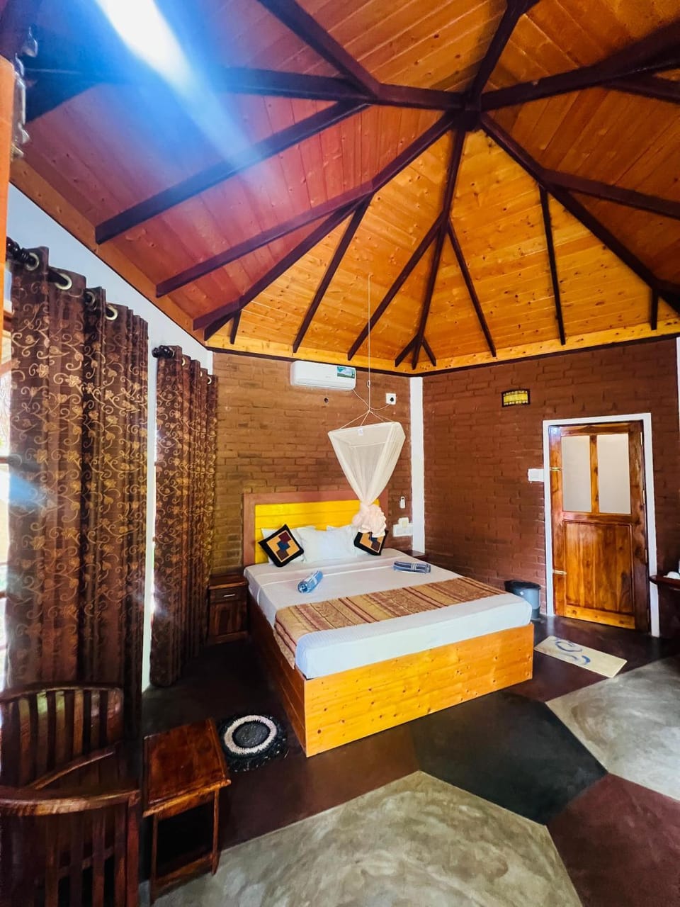 Bed, Photo of the whole room, Bedroom